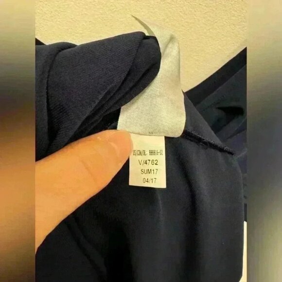 Banana Republic women’s ruffle sleeveless tank top navy blue size medium - Picture 5 of 9